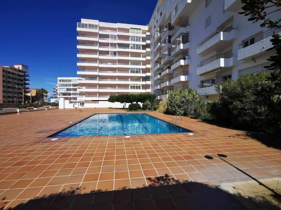 Spacieux Appartement Rose Front Mer Et Piscine Росес Екстериор снимка
