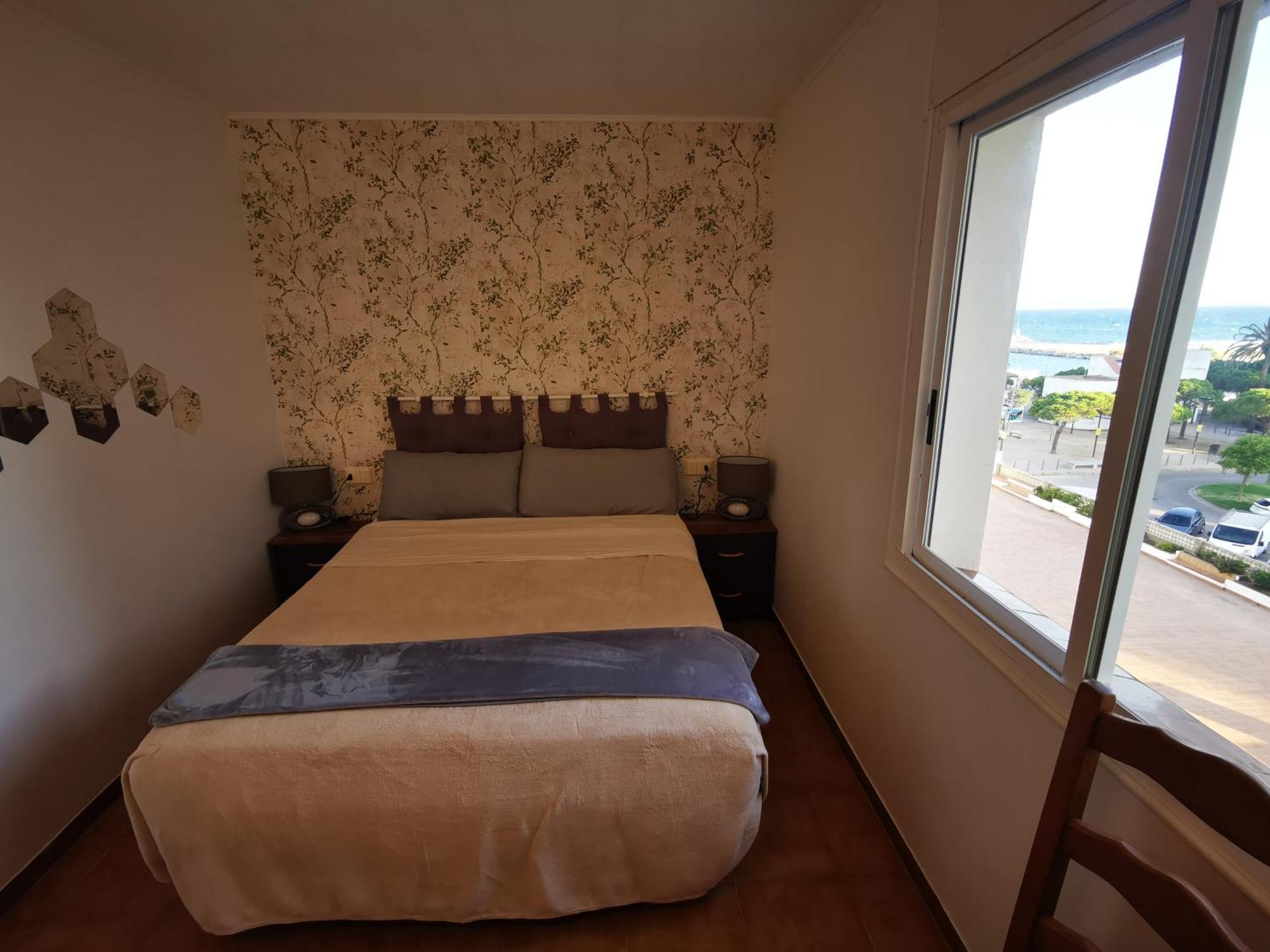 Spacieux Appartement Rose Front Mer Et Piscine Росес Екстериор снимка