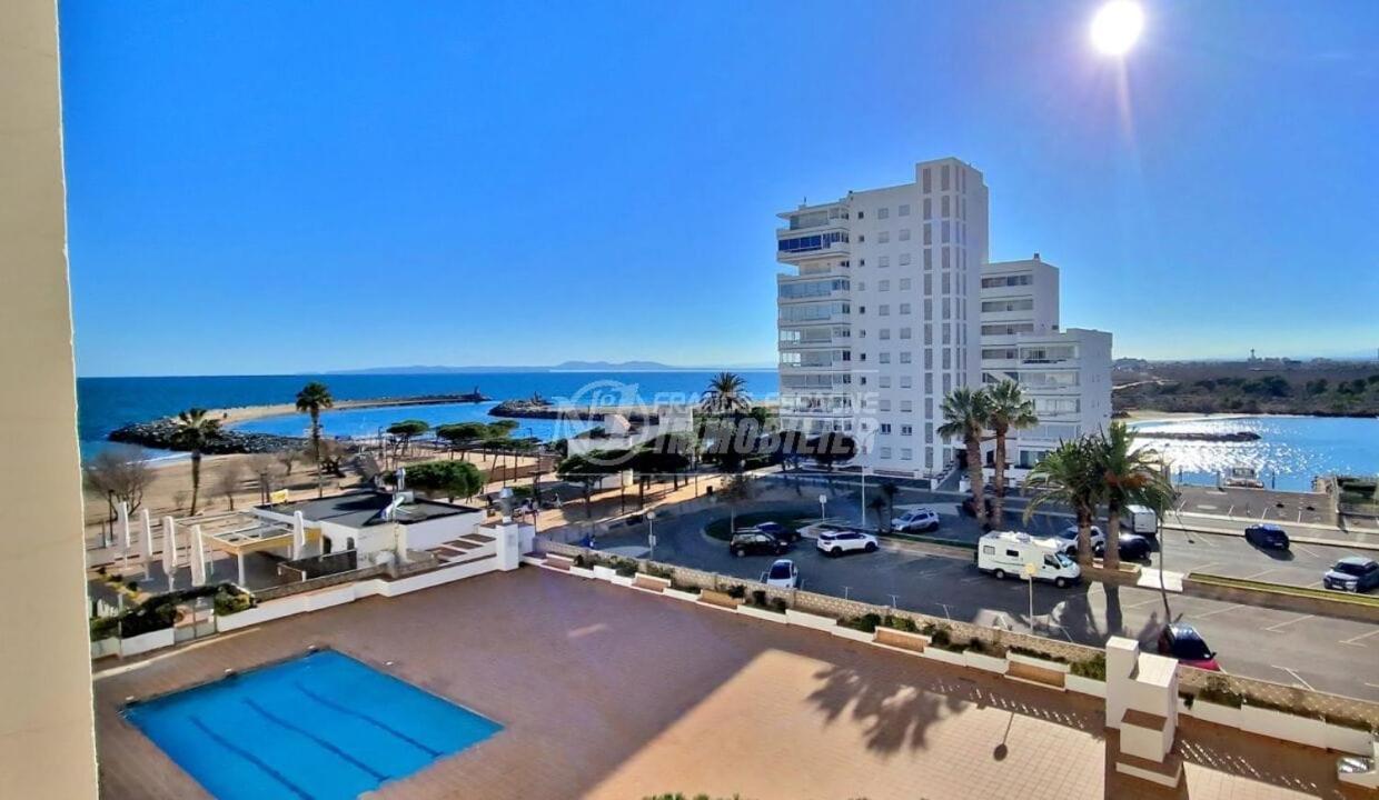 Spacieux Appartement Rose Front Mer Et Piscine Росес Екстериор снимка