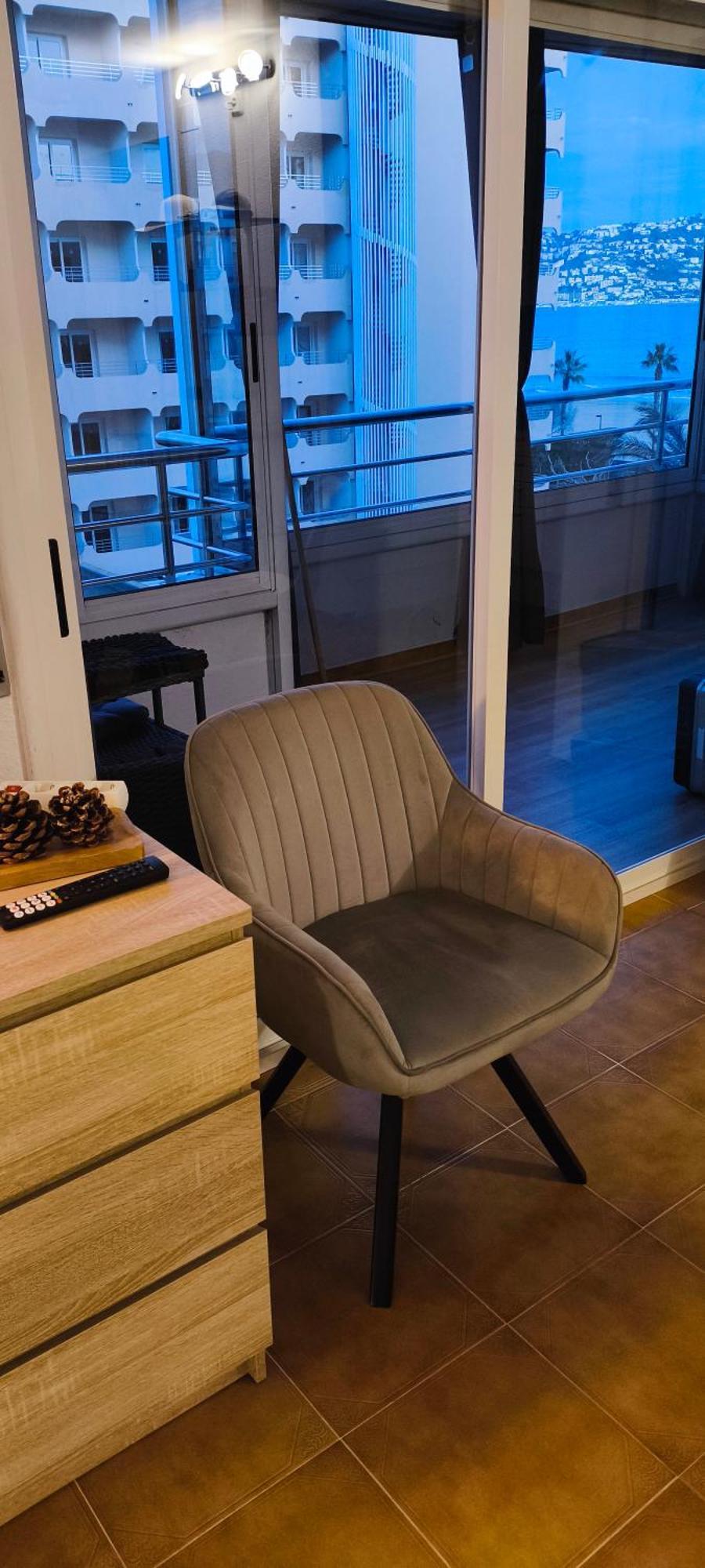 Spacieux Appartement Rose Front Mer Et Piscine Росес Екстериор снимка