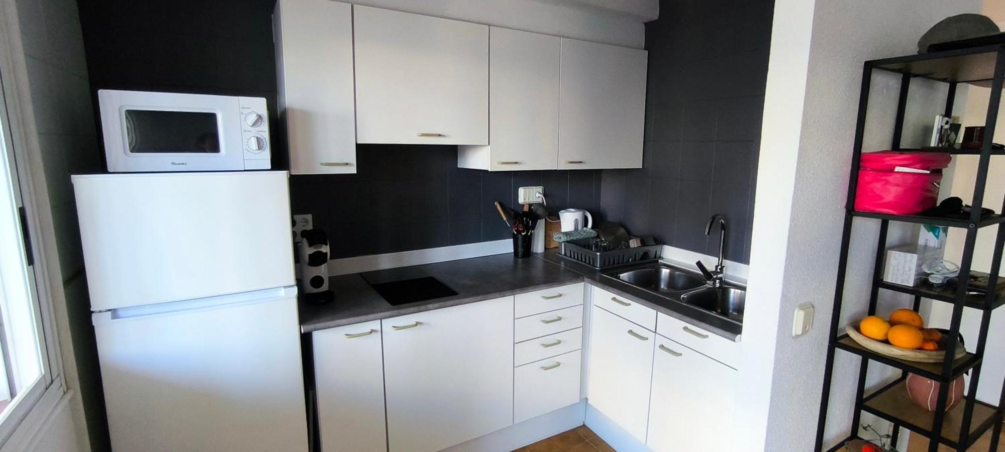 Spacieux Appartement Rose Front Mer Et Piscine Росес Екстериор снимка